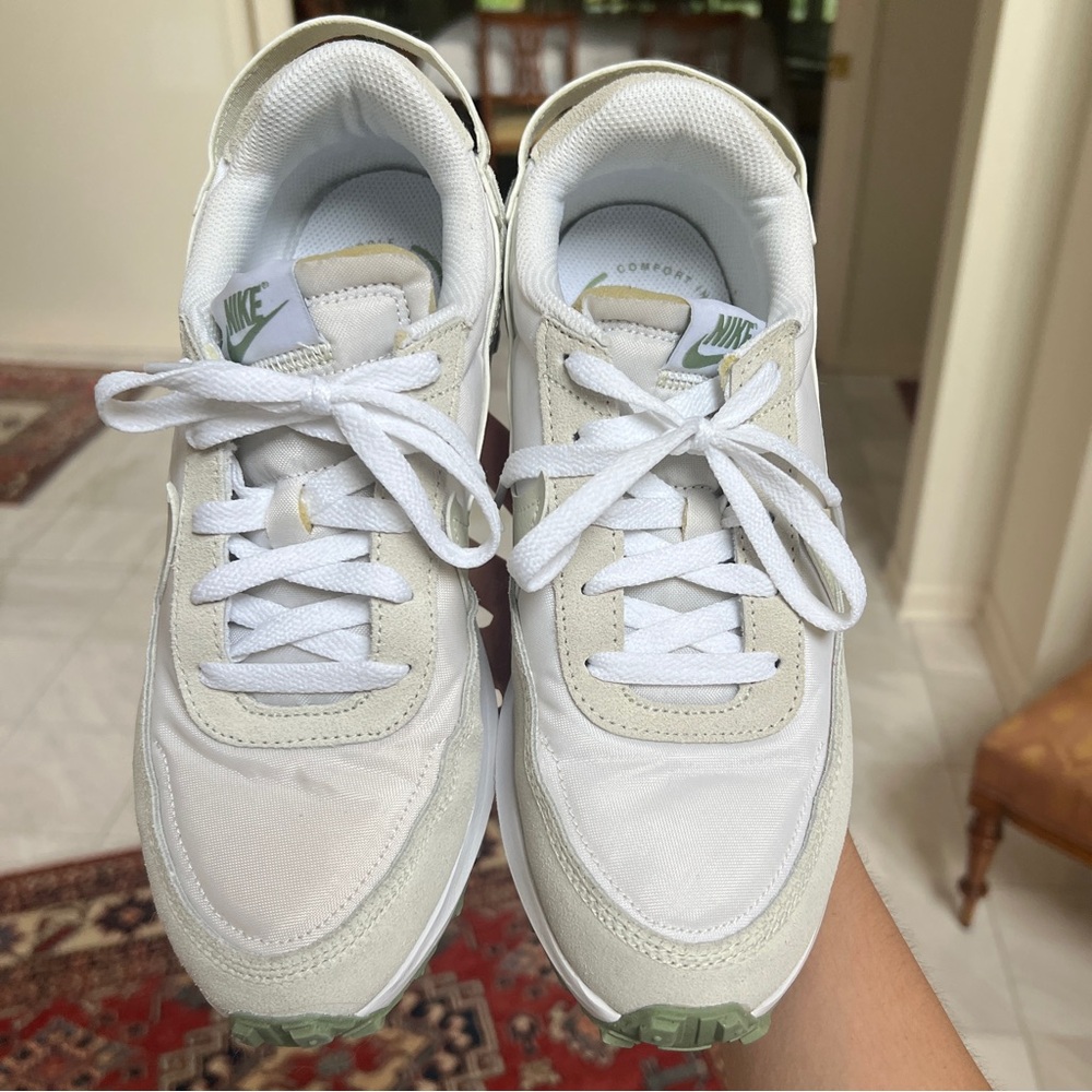 Nike Waffle Debut in White/Oil Green/Sea Glass | size 9 | Like New - Picture 3 of 9